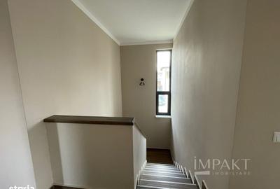 Casă cu 4 camere cu Teren 440 Mp în Central