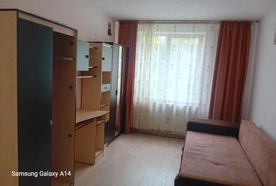 Garsonieră decomandată în Central