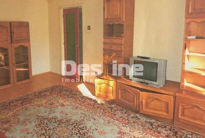 Apartament cu 3 camere decomandat în Calea București