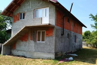 Casă cu 4 camere în Bărăști - 1