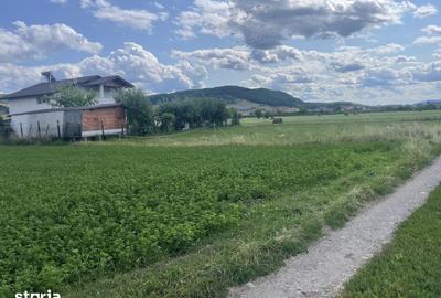 Teren de 900 mp, în Central