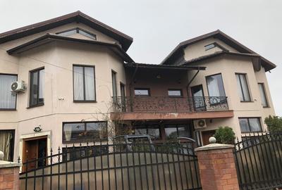 Duplex cu 6 camere cu Canalizare în Central - 1