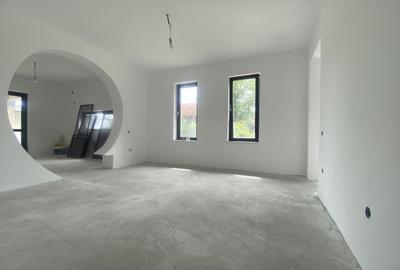 Casă cu 3 camere cu Teren 2770 Mp în Gura Ocniței - 2