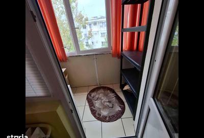 Apartament cu 4 camere decomandat în Podu Roș