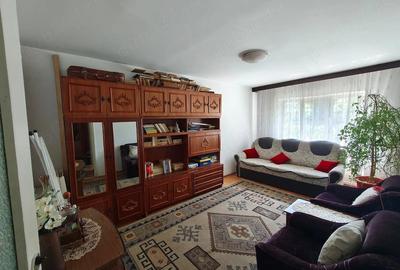 Apartament cu 3 camere decomandat în Mihai Bravu