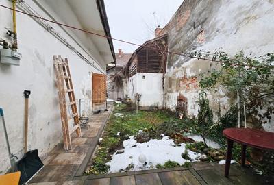 Casă individuală cu 2 camere cu Canalizare în Central - 1