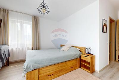 Apartament cu 3 camere decomandat, mobilat în Tractorul - 9