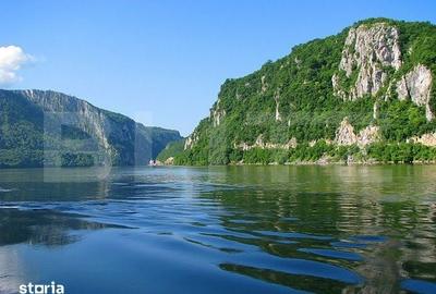 Teren de 3500 mp, în Eșelnița