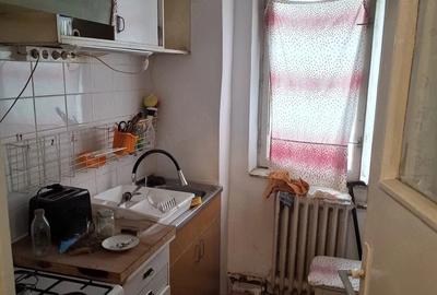 Apartament cu 3 camere decomandat în Exterior Vest