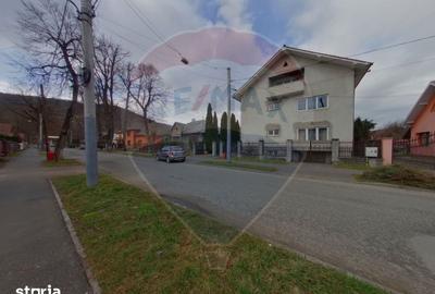 Casă cu Teren 818 Mp în Central - 4