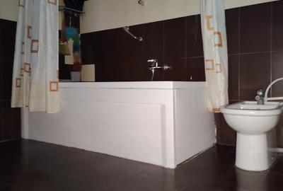 Casă cu 4 camere cu Teren 290 Mp în Central - 3