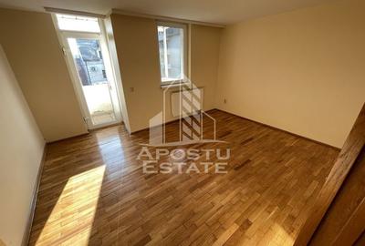 Spațiu comercial, de 100 mp, în Complex Studențesc - 1