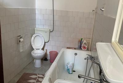 Casă cu 3 camere în Central