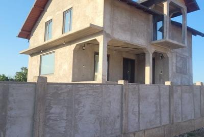 Casă cu 4 camere în Muntenii de Sus