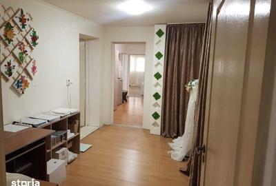 Casă cu 4 camere semidecomandat cu Teren 128 Mp în Central