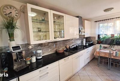 Casă cu 5 camere cu Teren 235 Mp în Central