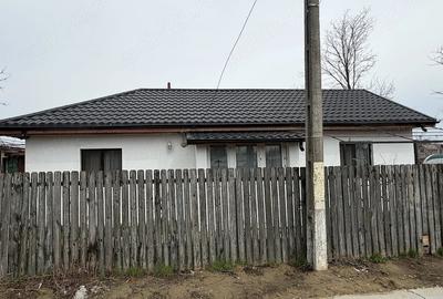 Casă cu 2 camere cu Teren 2074 Mp în Central
