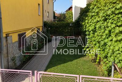 Casă individuală cu 7 camere cu Canalizare în Central