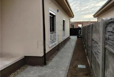Casă cu 3 camere cu Teren 380 Mp în Moșnița Veche