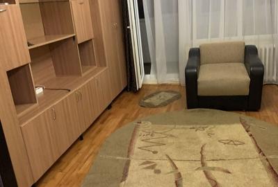 Garsonieră decomandată în Tudor