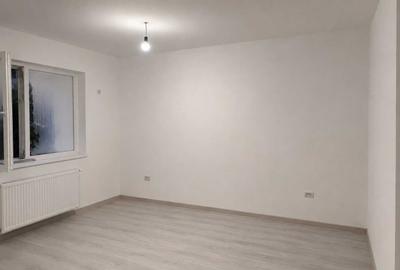Garsonieră decomandată în Roșu