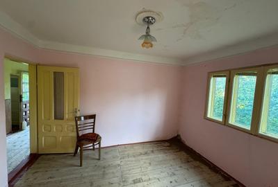 Casă cu 4 camere cu Teren 2224 Mp în Central