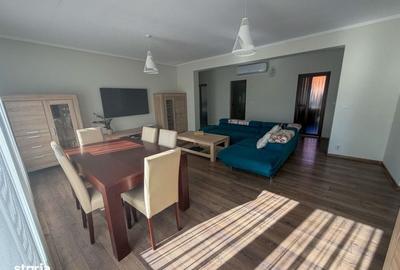Casă cu 4 camere decomandat în Lazuri