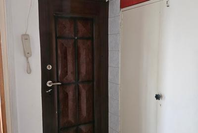 Apartament cu 3 camere decomandat în Berceni - 1