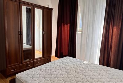 Apartament cu 3 camere decomandat, mobilat în Vasile Aaron