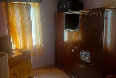 Casă cu 4 camere cu Teren 2570 Mp în Teiu - 1