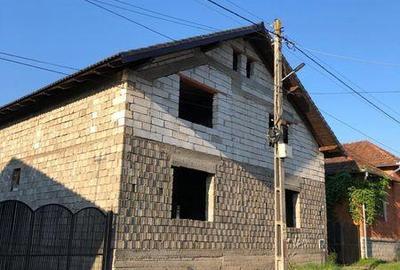 Casă cu 4 camere cu Teren 240 Mp în Buntești - 1