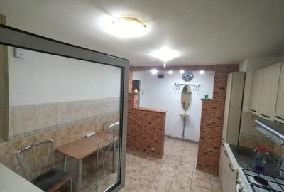 Apartament cu 2 camere semidecomandat în Cetate