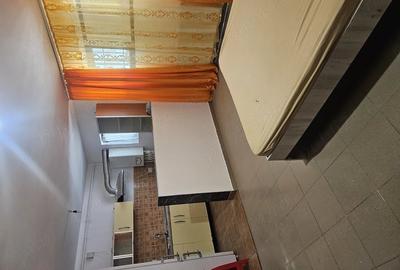 Garsonieră decomandată în Central