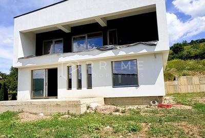 Casă individuală cu 4 camere cu Canalizare în Corunca