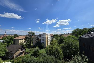 Apartament cu 4 camere în Sud