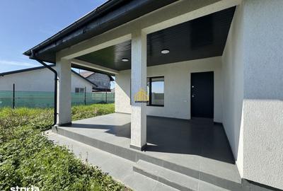 Casă cu 3 camere cu Teren 400 Mp în Domnești - 2