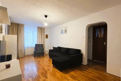 Apartament cu 4 camere semidecomandat, mobilat în Rahova