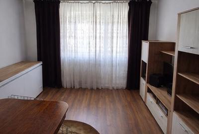Apartament cu 3 camere în Tașca