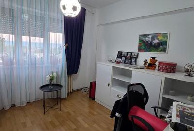 Apartament cu 3 camere decomandat în Orizont