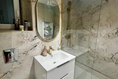 Apartament cu 3 camere semidecomandat în Central