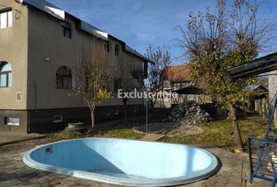 Casă individuală cu 10 camere cu Canalizare în Est