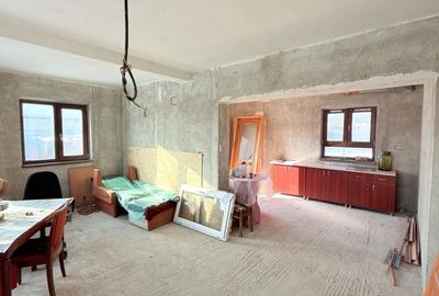 Casă cu 4 camere cu Teren 1000 Mp în Central
