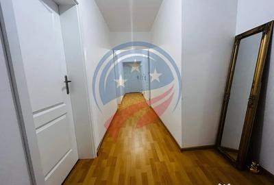 Apartament cu 4 camere decomandat în Central