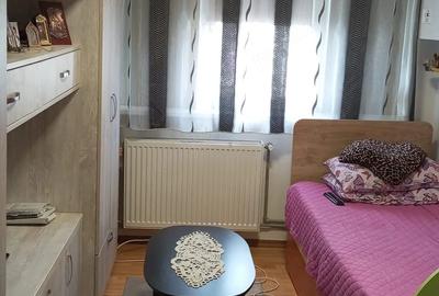 Apartament cu 2 camere nedecomandat în Tractorul