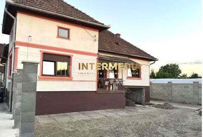 Casă individuală cu 4 camere cu Canalizare în Central