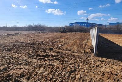 Teren de 3300 mp, în Central