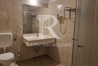 Spațiu comercial, de 640 mp, în Central
