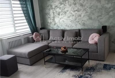 Apartament cu 3 camere semidecomandat în 1 Mai