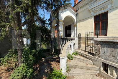 Casă individuală cu 4 camere cu Canalizare în Central