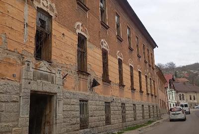 Casă cu Teren 860 Mp în Central
